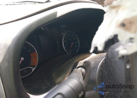 2023 Jeep Renegade Latitude 4X4 z USA, uszkodzony, nr VIN ZACNJDB10PPP16432